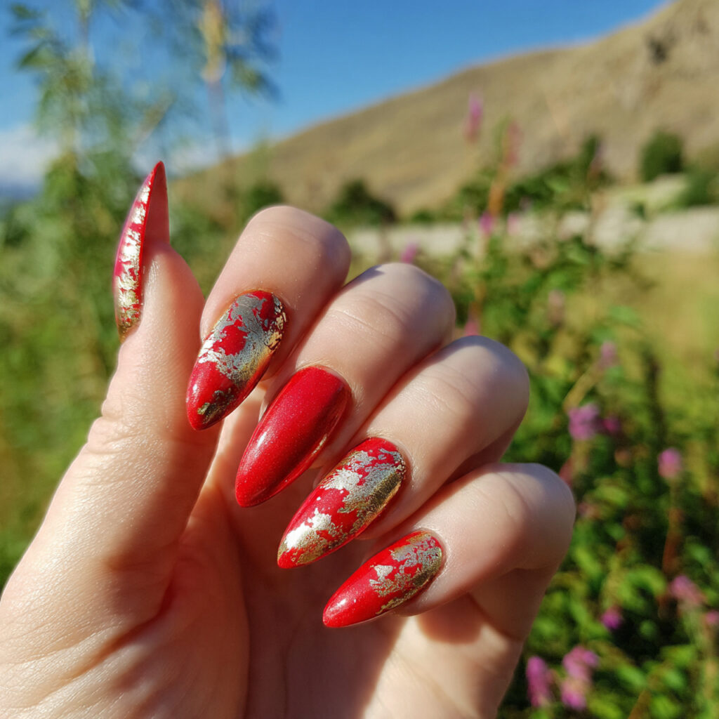 attractiv red stiletto with gold foil accents nail