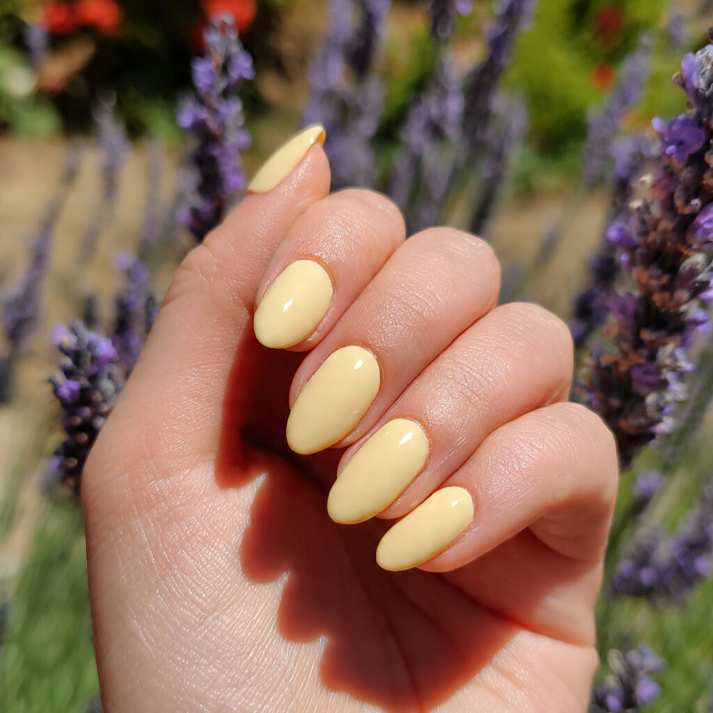 attractive butter yellow short natural nails with