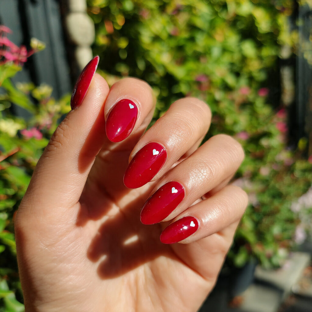 attractive cherry red gel with tiny heart detail n