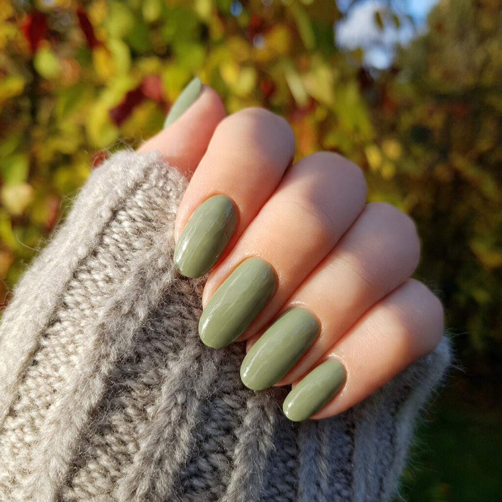 attractive soft sage green nails with outdoor back