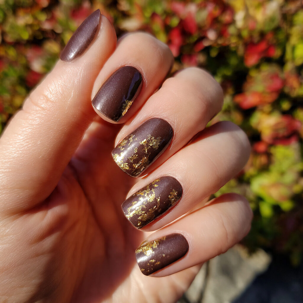 Short Nails Brown: 12 Cozy, Chic & Effortlessly Aesthetic Ideas 10 attractive brown with gold foil accents short nail