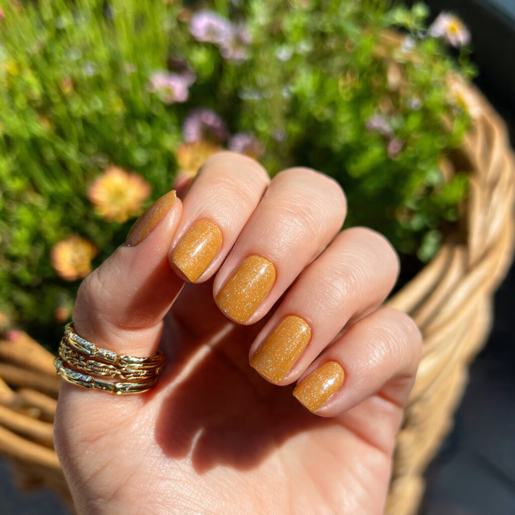 Short Nails Fall: Cozy, Chic & Cute Ideas You’ll Want to Save 8 attractive honey gold short nails with outdoor bac