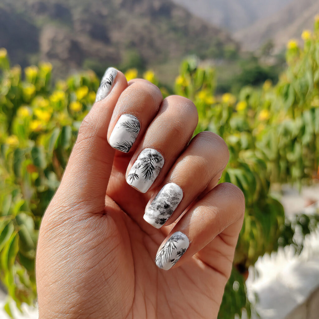 Short Nails White: Clean, Dreamy Looks You’ll Love Instantly 13 attractive mix match white short nails with outdoo