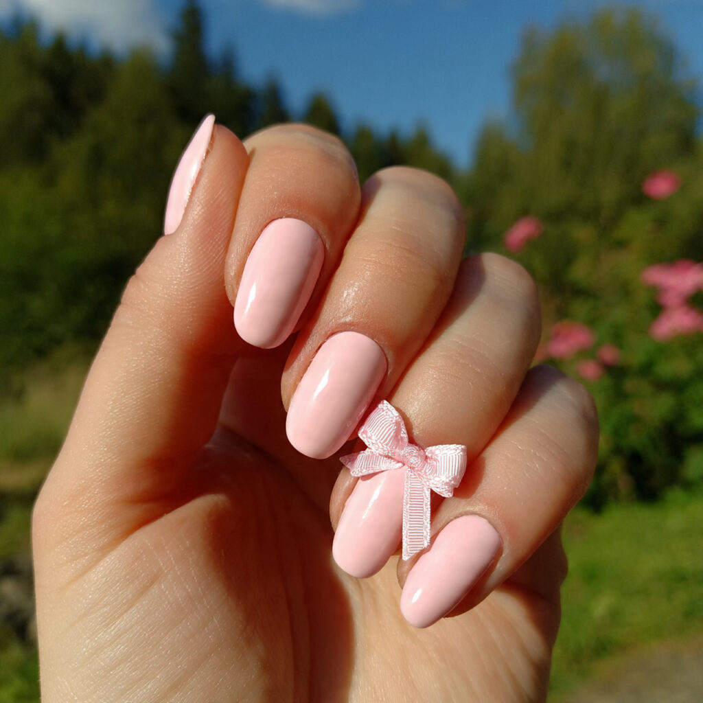 Pale Pink Nails: Soft, Elegant & Effortlessly Beautiful 7 attractive pale pink bow nails with outdoor backgr