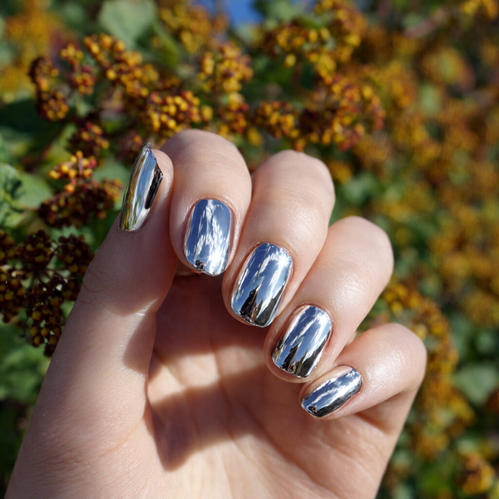 Nail Inspo Chrome: Glossy, Glazed & Next-Level Aesthetic Looks 10 attractive silver mirror chrome nails with outdoor