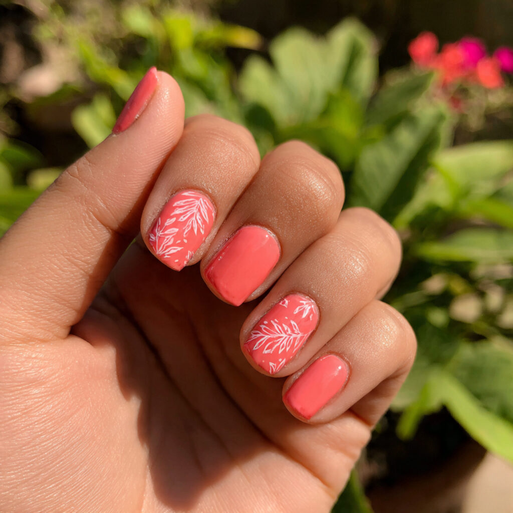 Really Short Nails: Cute, Clean & Effortlessly Aesthetic Ideas 7 attractive soft coral short nails with outdoor bac