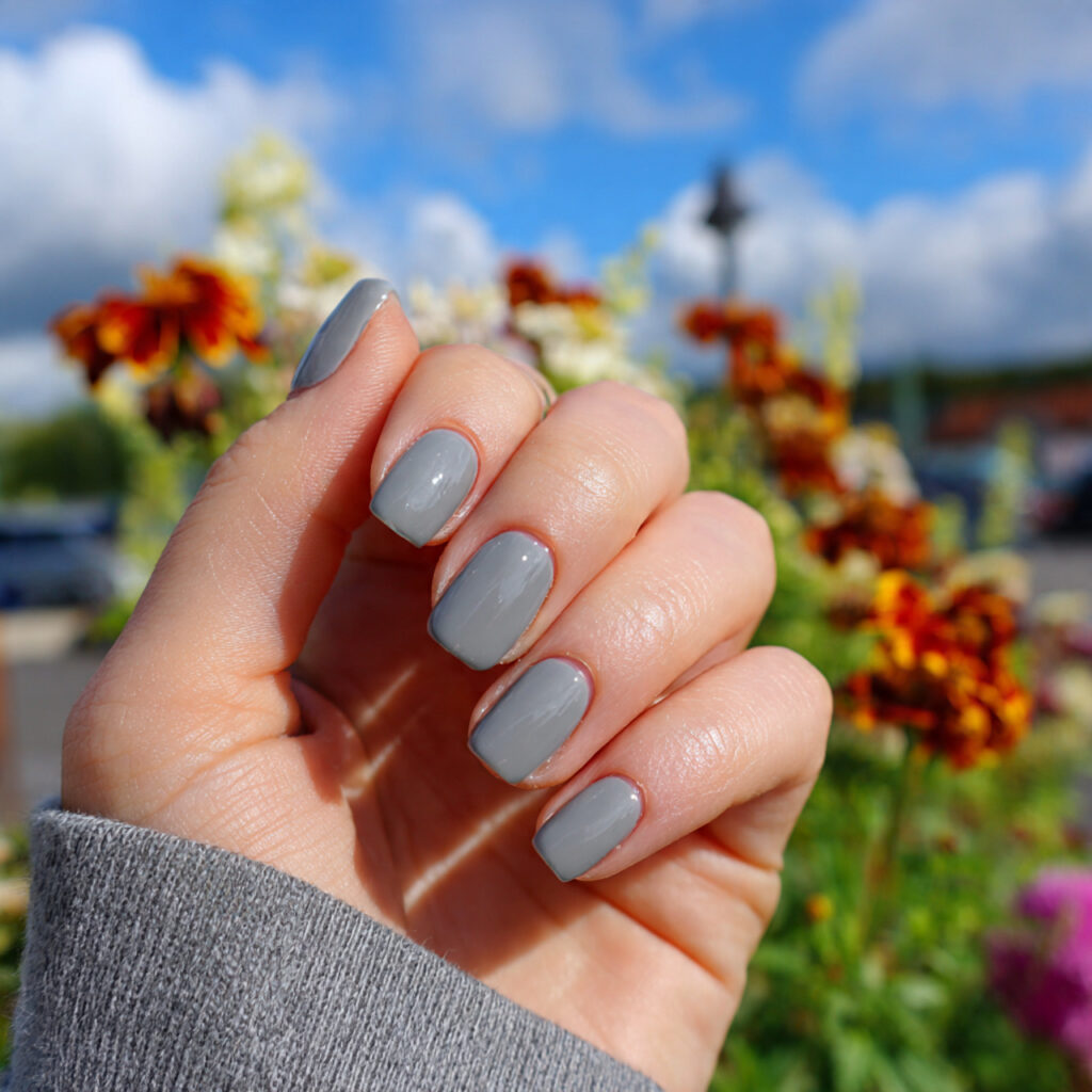 attractive soft gray squoval short nails with outd